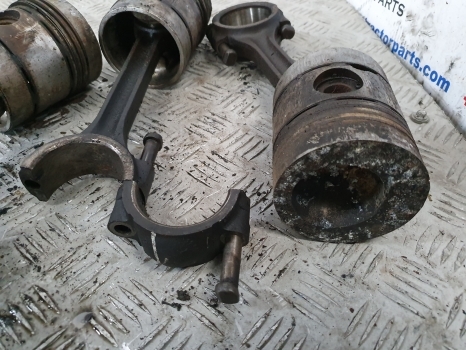 Massey Ferguson 135, 140, 145 Ad3.152 Pistons Set, Con Rod, 82111, 84774, 84957 - Piston/ Inel/ Bucşă pentru Tractor agricol: Foto 5 Massey Ferguson 135, 140, 145 Ad3.152 Pistons Set, Con Rod, 82111, 84774, 84957 - Piston/ Inel/ Bucşă pentru Tractor agricol: Foto 5