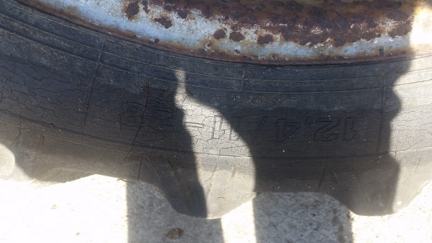 Massey Ferguson 135 Rear Wheel And Tyre 12.4/11-28. 1please Check By The Photos - Roată completă pentru Tractor agricol: Foto 3 Massey Ferguson 135 Rear Wheel And Tyre 12.4/11-28. 1please Check By The Photos - Roată completă pentru Tractor agricol: Foto 3