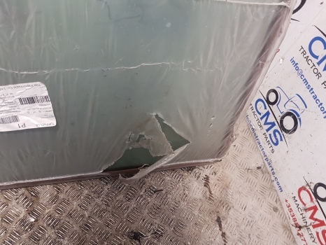 Massey Ferguson 200, 300, 600, Landini Cab Windshield 3301875m1, 3301875m3 - Fereastră și piese pentru Tractor agricol: Foto 5 Massey Ferguson 200, 300, 600, Landini Cab Windshield 3301875m1, 3301875m3 - Fereastră și piese pentru Tractor agricol: Foto 5