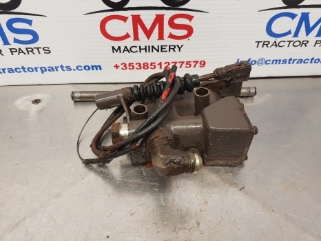 Massey Ferguson 675, 399, 372n, 375, 4225, 4255 Hydraulic Valve Assy 1679099m95 - Supapa hidraulica pentru Tractor agricol: Foto 1 Massey Ferguson 675, 399, 372n, 375, 4225, 4255 Hydraulic Valve Assy 1679099m95 - Supapa hidraulica pentru Tractor agricol: Foto 1
