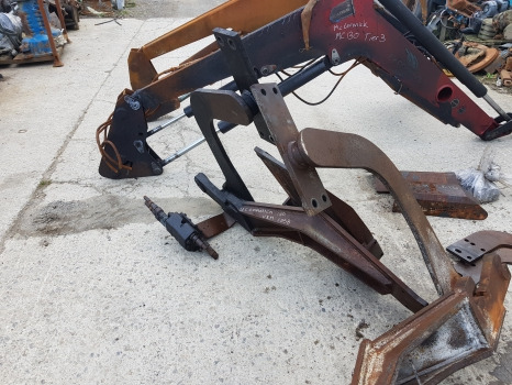 Mccormick Mc 130 Power4 Tier 3, 120, 110, Front Loader Complete - Încarcator frontal pentru tractor: Foto 3 Mccormick Mc 130 Power4 Tier 3, 120, 110, Front Loader Complete - Încarcator frontal pentru tractor: Foto 3