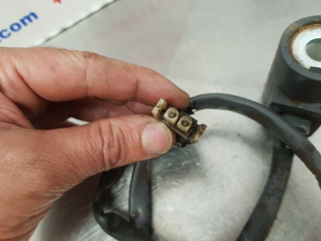 New Holand Tl100, Td5, Td4, Tl, L, Solenoid Valve 5174902, 5166282 - Senzor: Foto 3 New Holand Tl100, Td5, Td4, Tl, L, Solenoid Valve 5174902, 5166282 - Senzor: Foto 3