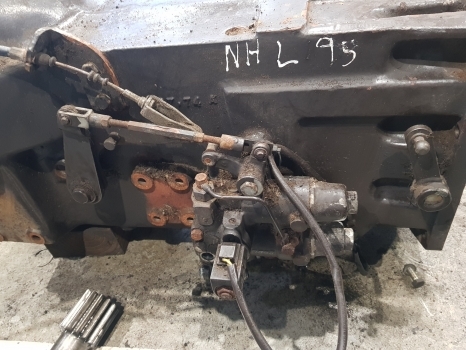 New Holland Fiat Ford L95 Transmission Assy 5166741, 5167174, 47132243, 5172780 - Cutie de viteze pentru Tractor agricol: Foto 4 New Holland Fiat Ford L95 Transmission Assy 5166741, 5167174, 47132243, 5172780 - Cutie de viteze pentru Tractor agricol: Foto 4