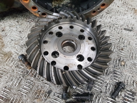 New Holland Lm435a Front Axle Housing Bevel Gear 85825672; 85826431; 85826706; - Axă față pentru Stivuitor telescopic: Foto 2 New Holland Lm435a Front Axle Housing Bevel Gear 85825672; 85826431; 85826706; - Axă față pentru Stivuitor telescopic: Foto 2