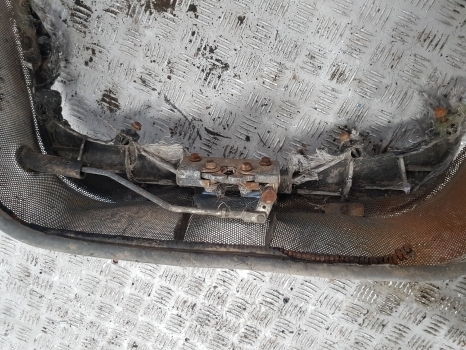 New Holland Lm435a, Lm415a, Lm445a, Lm425a Grill, Grille, Bonnet Lock 85825742 - Grilă pentru Stivuitor telescopic: Foto 2 New Holland Lm435a, Lm415a, Lm445a, Lm425a Grill, Grille, Bonnet Lock 85825742 - Grilă pentru Stivuitor telescopic: Foto 2