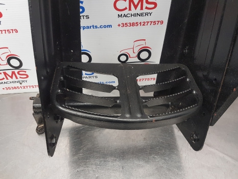 New Holland T5.100, 110, 120 Foot Step Rhs Complete 47876949 - Scară: Foto 4 New Holland T5.100, 110, 120 Foot Step Rhs Complete 47876949 - Scară: Foto 4
