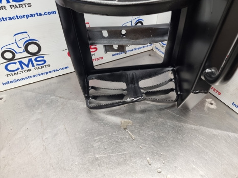 New Holland T6.145, T6, Case Maxxum, Cab Footstep, Step Lhs 47996639 - Scară: Foto 4 New Holland T6.145, T6, Case Maxxum, Cab Footstep, Step Lhs 47996639 - Scară: Foto 4