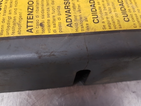 New Holland Tm Series Tm120, Tm130, Tm140, Tm155 Cab Interior Panel 82018824 - Cabină și interior pentru Tractor agricol: Foto 4 New Holland Tm Series Tm120, Tm130, Tm140, Tm155 Cab Interior Panel 82018824 - Cabină și interior pentru Tractor agricol: Foto 4