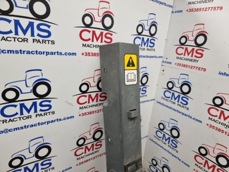 New Holland Tm Series Tm150, Tm130, Tm140, Tm155 Cab Interior Panel Rhs 82017218 - Cabină și interior: Foto 3 New Holland Tm Series Tm150, Tm130, Tm140, Tm155 Cab Interior Panel Rhs 82017218 - Cabină și interior: Foto 3