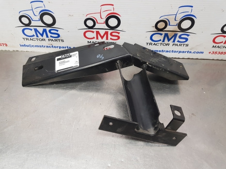New Holland Tm, Ts, Tl, 60, 40 Series, Mudguard Extension Support Rhs 82029985 - Aripă: Foto 1 New Holland Tm, Ts, Tl, 60, 40 Series, Mudguard Extension Support Rhs 82029985 - Aripă: Foto 1