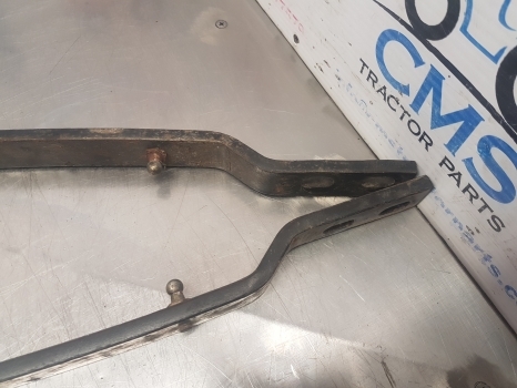 New Holland Tm120, 140, 150, 155 Bonnet Brackets 82011113, 82011114 - Capotă pentru Stivuitor telescopic: Foto 5 New Holland Tm120, 140, 150, 155 Bonnet Brackets 82011113, 82011114 - Capotă pentru Stivuitor telescopic: Foto 5
