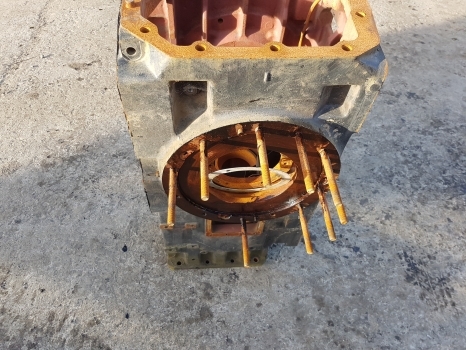 New Holland Tm130, Tm120, Tm140 Transmission Housing 47125398, 44985001 - Cutie de viteze pentru Tractor agricol: Foto 2 New Holland Tm130, Tm120, Tm140 Transmission Housing 47125398, 44985001 - Cutie de viteze pentru Tractor agricol: Foto 2