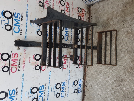 New Holland Tm175, 190, Case Mxm175, 190, Foot Step Assy Lhs 82025821, 82023432 - Scară pentru Utilaje agricole: Foto 3 New Holland Tm175, 190, Case Mxm175, 190, Foot Step Assy Lhs 82025821, 82023432 - Scară pentru Utilaje agricole: Foto 3