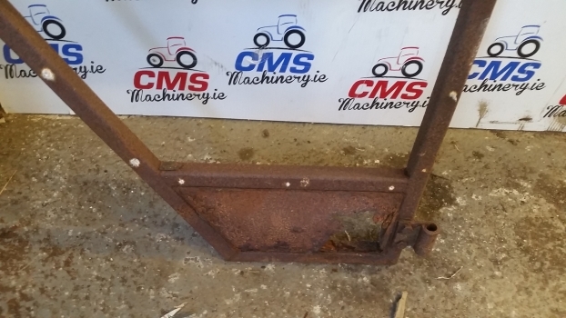Zetor Cab Door Frame Right - Uşă și piese pentru Tractor agricol: Foto 2 Zetor Cab Door Frame Right - Uşă și piese pentru Tractor agricol: Foto 2