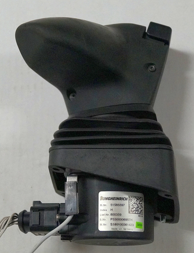 Jungheinrich 51585597 | Joystick Multipilot SN P5300006957H S180100361423 Q630 - Sistem electric pentru Stivuitor: Foto 3 Jungheinrich 51585597 | Joystick Multipilot SN P5300006957H S180100361423 Q630 - Sistem electric pentru Stivuitor: Foto 3