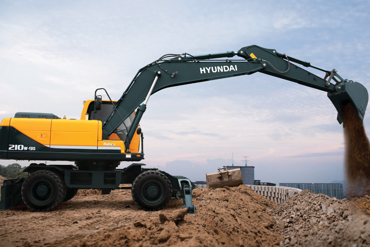 HYUNDAI R210W-9S - Excavator pe roţi: Foto 1 HYUNDAI R210W-9S - Excavator pe roţi: Foto 1