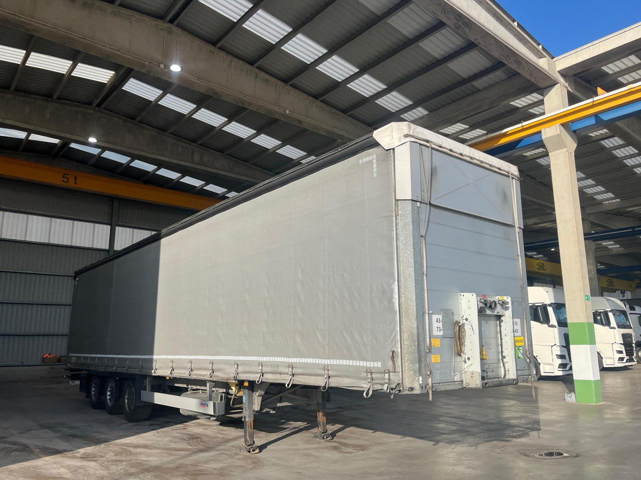 Schmitz Cargobull SCS24/L Varios - Semiremorcă prelată: Foto 2 Schmitz Cargobull SCS24/L Varios - Semiremorcă prelată: Foto 2
