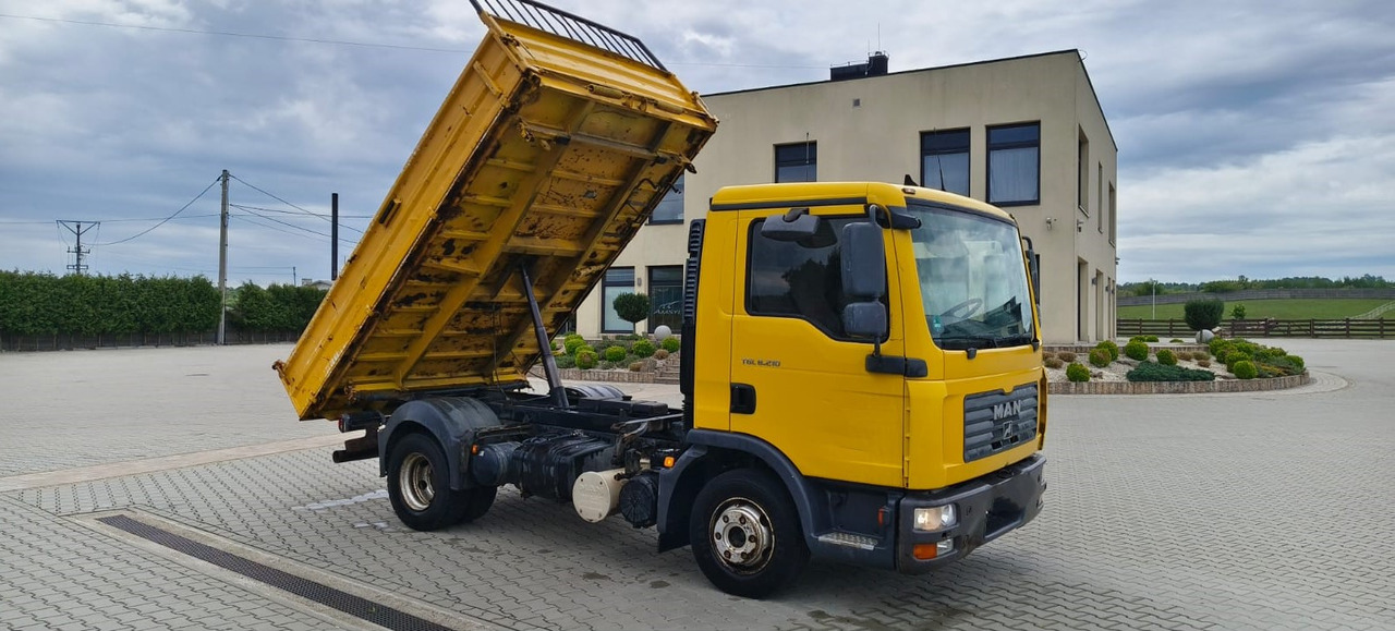 MAN TGL 8.210 * 2007 * 3-stronny KIPER * NOWE OPONY * MANUAL * RESOR * 3 MIEJSCA - Camion basculantă: Foto 1 MAN TGL 8.210 * 2007 * 3-stronny KIPER * NOWE OPONY * MANUAL * RESOR * 3 MIEJSCA - Camion basculantă: Foto 1