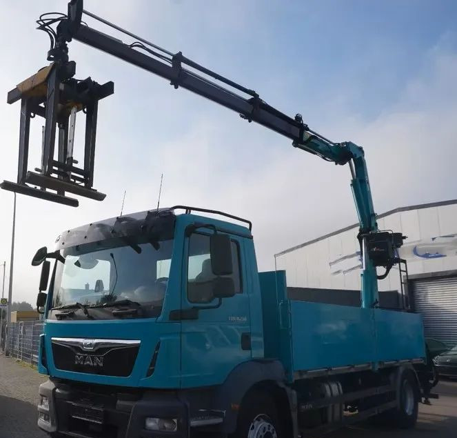 MAN TGS 18.290 | Żuraw Hyva HB 150 | Euro 6 | Automat | 1. właściciel | 4X2 | Przebieg 160 124 ! - Camion platformă, Camion cu macara: Foto 4 MAN TGS 18.290 | Żuraw Hyva HB 150 | Euro 6 | Automat | 1. właściciel | 4X2 | Przebieg 160 124 ! - Camion platformă, Camion cu macara: Foto 4