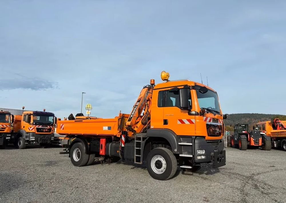 MAN TGS 18.320/ 4x4 / Euro4 /Wywrotka trójstronna Meiller +Kran Atlas TLC 82.2 +sterowanie radiowe – Przystosowany do pracy zimą — odśnieżanie, posypywanie, pług - Camion basculantă: Foto 4 MAN TGS 18.320/ 4x4 / Euro4 /Wywrotka trójstronna Meiller +Kran Atlas TLC 82.2 +sterowanie radiowe – Przystosowany do pracy zimą — odśnieżanie, posypywanie, pług - Camion basculantă: Foto 4