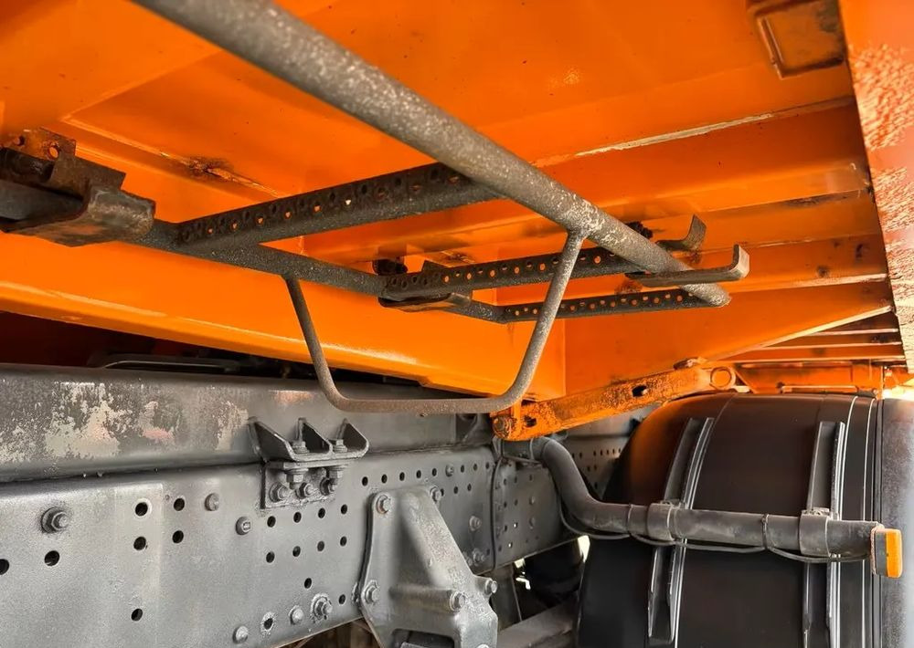 Camion basculantă MAN TGS 18.320/ 4x4 / Euro4 /Wywrotka trójstronna Meiller +Kran Atlas TLC 82.2 +sterowanie radiowe – Przystosowany do pracy zimą — odśnieżanie, posypywanie, pług: Foto 11