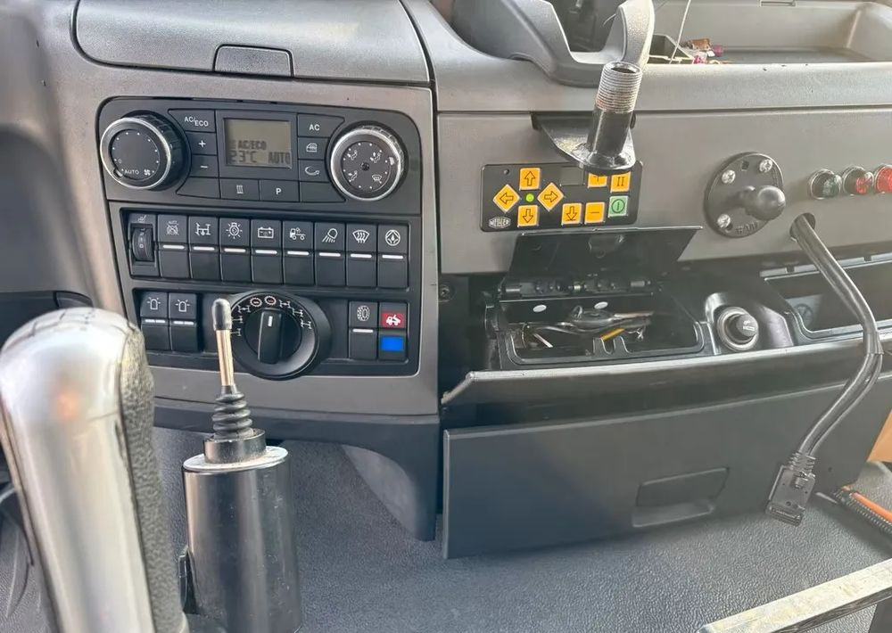 Camion basculantă MAN TGS 18.320/ 4x4 / Euro4 /Wywrotka trójstronna Meiller +Kran Atlas TLC 82.2 +sterowanie radiowe – Przystosowany do pracy zimą — odśnieżanie, posypywanie, pług: Foto 16