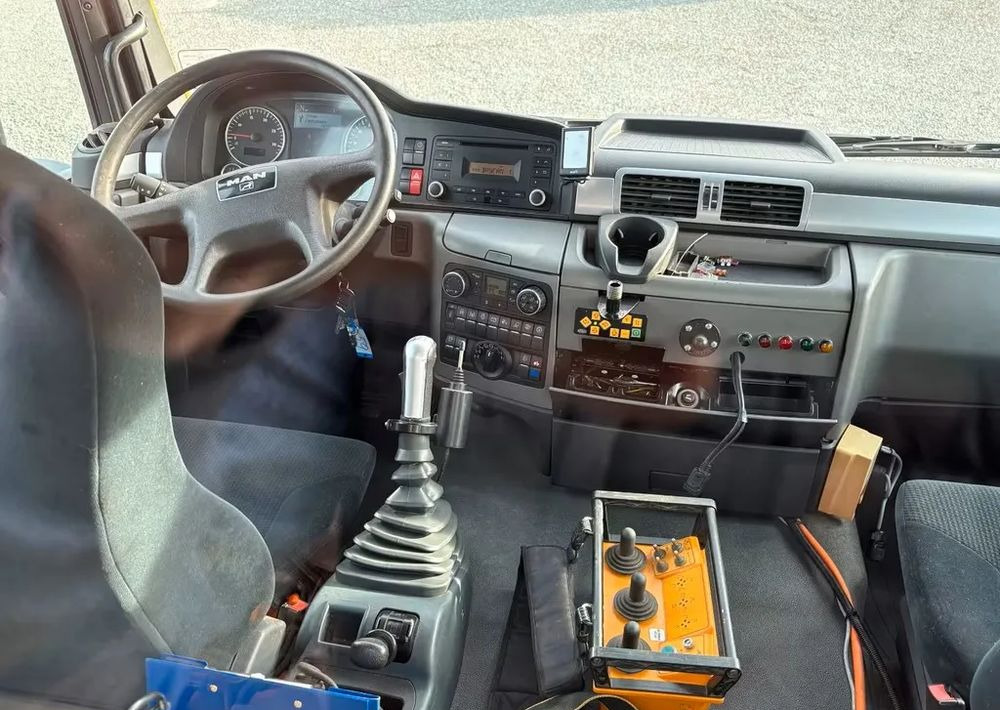 Camion basculantă MAN TGS 18.320/ 4x4 / Euro4 /Wywrotka trójstronna Meiller +Kran Atlas TLC 82.2 +sterowanie radiowe – Przystosowany do pracy zimą — odśnieżanie, posypywanie, pług: Foto 15