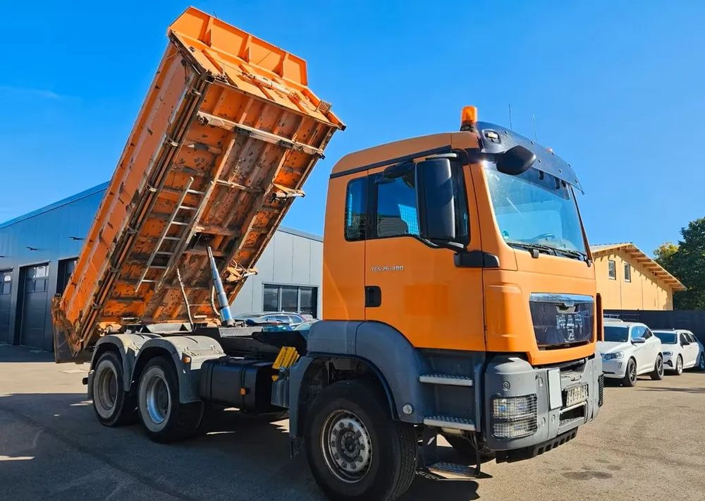 MAN TGS 26.480 6x4 WYWROTKA 3-STRONNA | AUTOMAT | EURO 5 | PRZEBIEG 310 000km! - Camion basculantă: Foto 4 MAN TGS 26.480 6x4 WYWROTKA 3-STRONNA | AUTOMAT | EURO 5 | PRZEBIEG 310 000km! - Camion basculantă: Foto 4