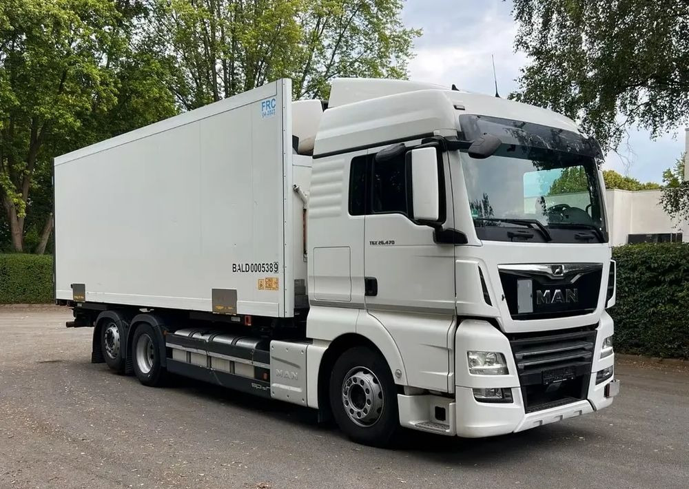 MAN TGX 26.470 – Chłodnia z agregatem Thermo King / Retarder / Navi / Euro 6 /6x2 - Camion frigider: Foto 2 MAN TGX 26.470 – Chłodnia z agregatem Thermo King / Retarder / Navi / Euro 6 /6x2 - Camion frigider: Foto 2