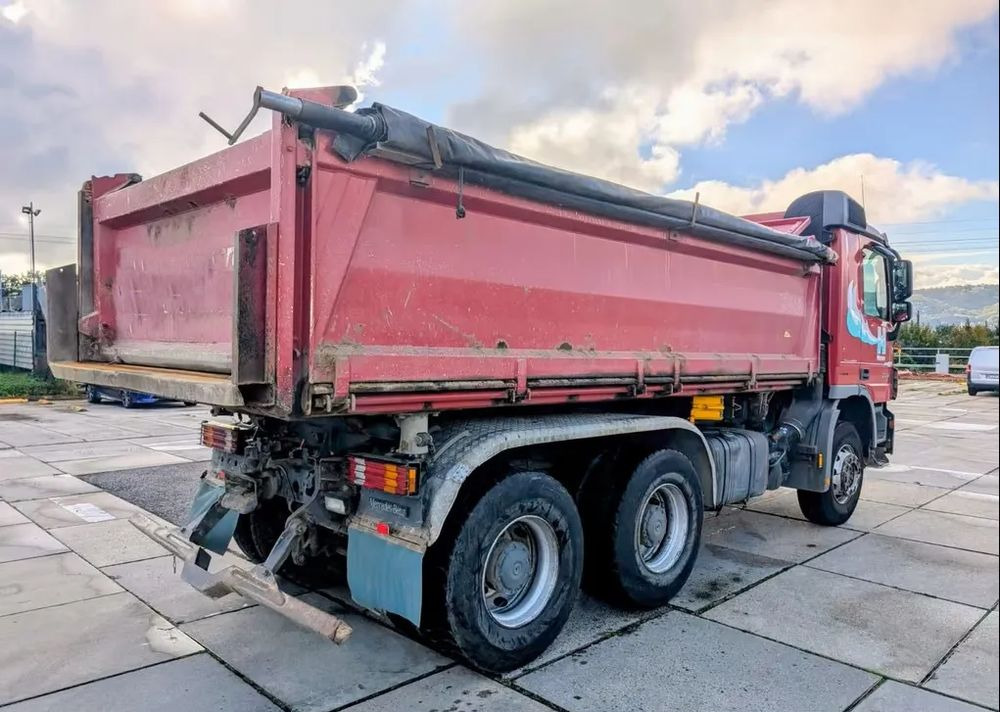 Mercedes-Benz Actros 2644 EPS |Wywrotka 3-stronna Meiller Bordmatik | 6x4 | Euro 5 | Plandeka rolowana - Camion basculantă: Foto 4 Mercedes-Benz Actros 2644 EPS |Wywrotka 3-stronna Meiller Bordmatik | 6x4 | Euro 5 | Plandeka rolowana - Camion basculantă: Foto 4