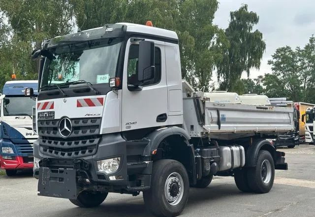 Mercedes-Benz Arocs 2040 4x4 – Meiller | Euro 6c | płyta czołowa do montażu pługu, osprzętu zimowego lub komunalnego | Automat | Resory stalowe (Blatt-Blatt) - Camion basculantă: Foto 4 Mercedes-Benz Arocs 2040 4x4 – Meiller | Euro 6c | płyta czołowa do montażu pługu, osprzętu zimowego lub komunalnego | Automat | Resory stalowe (Blatt-Blatt) - Camion basculantă: Foto 4