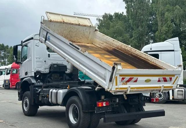 Mercedes-Benz Arocs 2040 4x4 – Meiller | Euro 6c | płyta czołowa do montażu pługu, osprzętu zimowego lub komunalnego | Automat | Resory stalowe (Blatt-Blatt) - Camion basculantă: Foto 5 Mercedes-Benz Arocs 2040 4x4 – Meiller | Euro 6c | płyta czołowa do montażu pługu, osprzętu zimowego lub komunalnego | Automat | Resory stalowe (Blatt-Blatt) - Camion basculantă: Foto 5