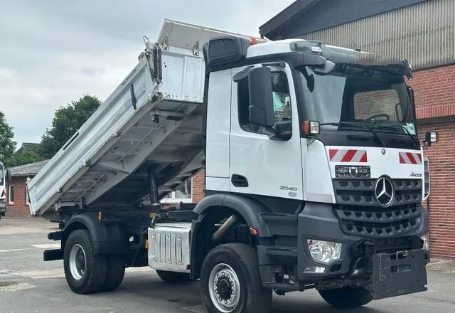 Mercedes-Benz Arocs 2040 4x4 – Meiller | Euro 6c | płyta czołowa do montażu pługu, osprzętu zimowego lub komunalnego | Automat | Resory stalowe (Blatt-Blatt) - Camion basculantă: Foto 2 Mercedes-Benz Arocs 2040 4x4 – Meiller | Euro 6c | płyta czołowa do montażu pługu, osprzętu zimowego lub komunalnego | Automat | Resory stalowe (Blatt-Blatt) - Camion basculantă: Foto 2