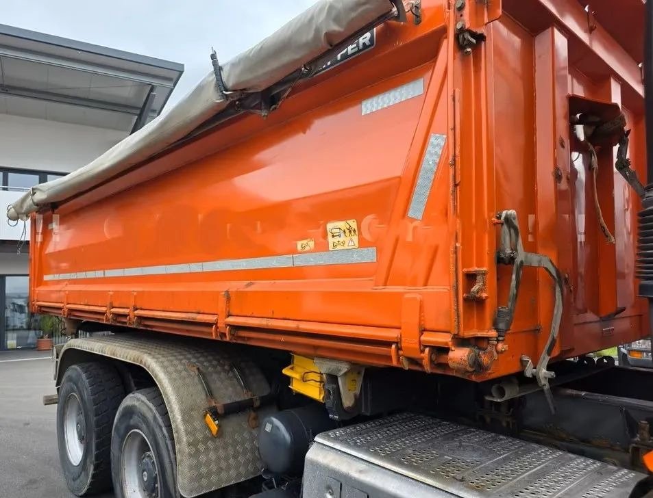 Mercedes-Benz Arocs 2645 6x4 – Wywrotka Meiller 3- stronny/ Manual / Retarder / BORDMATIK / Blatt/Blatt - Camion basculantă: Foto 4 Mercedes-Benz Arocs 2645 6x4 – Wywrotka Meiller 3- stronny/ Manual / Retarder / BORDMATIK / Blatt/Blatt - Camion basculantă: Foto 4