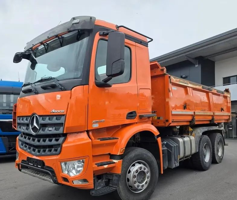 Mercedes-Benz Arocs 2645 6x4 – Wywrotka Meiller 3- stronny/ Manual / Retarder / BORDMATIK / Blatt/Blatt - Camion basculantă: Foto 1 Mercedes-Benz Arocs 2645 6x4 – Wywrotka Meiller 3- stronny/ Manual / Retarder / BORDMATIK / Blatt/Blatt - Camion basculantă: Foto 1