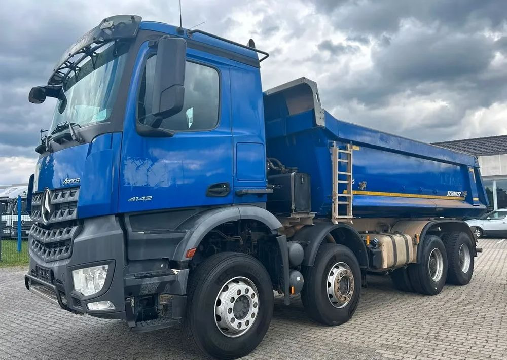 Mercedes-Benz Arocs 4142 | Wywrotka Schmitz | 8x4 | Euro 6 | Klima | Retarder | 242 598 km - Camion basculantă: Foto 4 Mercedes-Benz Arocs 4142 | Wywrotka Schmitz | 8x4 | Euro 6 | Klima | Retarder | 242 598 km - Camion basculantă: Foto 4