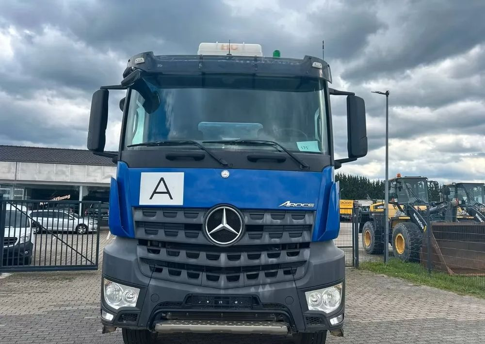 Mercedes-Benz Arocs 4142 | Wywrotka Schmitz | 8x4 | Euro 6 | Klima | Retarder | 242 598 km - Camion basculantă: Foto 5 Mercedes-Benz Arocs 4142 | Wywrotka Schmitz | 8x4 | Euro 6 | Klima | Retarder | 242 598 km - Camion basculantă: Foto 5