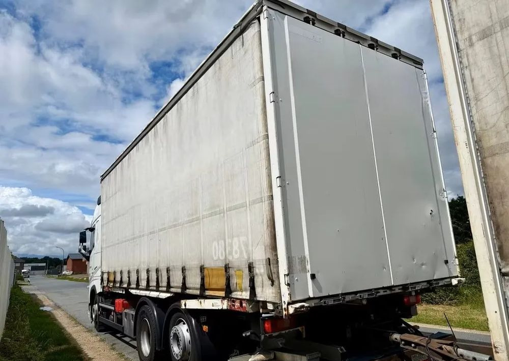 Volvo FH460 6x2 BDF | Hydrauliczna platforma załadunkowa | Ogrzewanie postojowe | Automatyczna skrzynia | Euro 6d - Camion cu prelată: Foto 5 Volvo FH460 6x2 BDF | Hydrauliczna platforma załadunkowa | Ogrzewanie postojowe | Automatyczna skrzynia | Euro 6d - Camion cu prelată: Foto 5