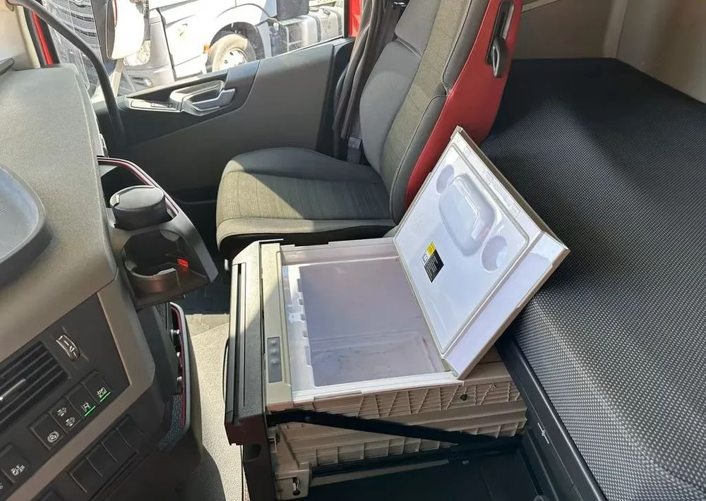 Camion platformă, Camion cu macara Volvo FH460 6x2 oś podnoszona – HDS Palfinger PK18.001L SLD3 / Euro 6C / 147 000 km!: Foto 14 Camion platformă, Camion cu macara Volvo FH460 6x2 oś podnoszona – HDS Palfinger PK18.001L SLD3 / Euro 6C / 147 000 km!: Foto 14