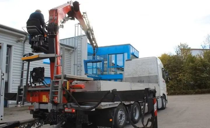 Volvo FH500 6x2 | Platforma z HDS Fassi F215A7 - Sterowanie radiowe | Euro 6 | Automatyczna skrzynia | 390 000 km - Camion platformă, Camion cu macara: Foto 4 Volvo FH500 6x2 | Platforma z HDS Fassi F215A7 - Sterowanie radiowe | Euro 6 | Automatyczna skrzynia | 390 000 km - Camion platformă, Camion cu macara: Foto 4