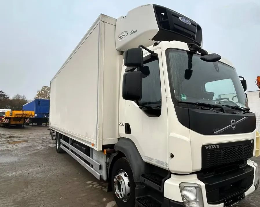Volvo FL 250 | Chłodnia Carrier Supra -30°C | Hydrauliczna platforma załadunkowa | ogrzewanie postojowe | 187 654 km | Automatyczna skrzynia | Euro 6 |4x2 - Camion frigider: Foto 1 Volvo FL 250 | Chłodnia Carrier Supra -30°C | Hydrauliczna platforma załadunkowa | ogrzewanie postojowe | 187 654 km | Automatyczna skrzynia | Euro 6 |4x2 - Camion frigider: Foto 1
