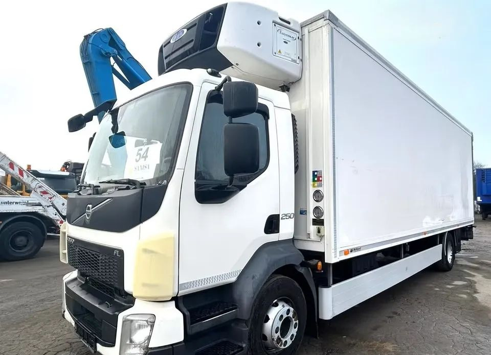 Volvo FL 250 | Chłodnia Carrier Supra -30°C | Hydrauliczna platforma załadunkowa | ogrzewanie postojowe | 187 654 km | Automatyczna skrzynia | Euro 6 |4x2 - Camion frigider: Foto 2 Volvo FL 250 | Chłodnia Carrier Supra -30°C | Hydrauliczna platforma załadunkowa | ogrzewanie postojowe | 187 654 km | Automatyczna skrzynia | Euro 6 |4x2 - Camion frigider: Foto 2
