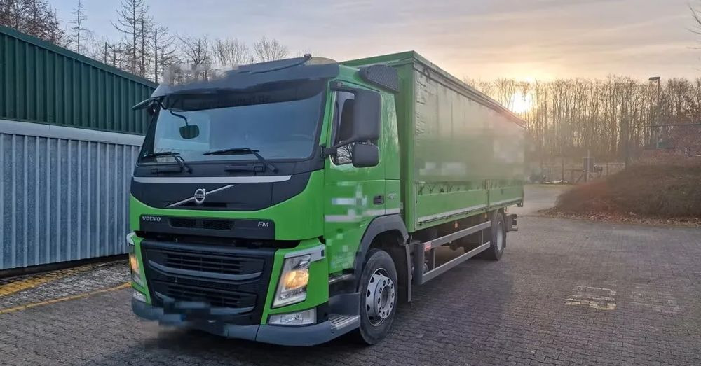 Volvo FM 420 – zabudowa + plandeka / Automatyczna skrzynia / Euro 6 / Zawieszenie pneumatyczne/ 4x2/ - Camion cu prelată: Foto 1 Volvo FM 420 – zabudowa + plandeka / Automatyczna skrzynia / Euro 6 / Zawieszenie pneumatyczne/ 4x2/ - Camion cu prelată: Foto 1
