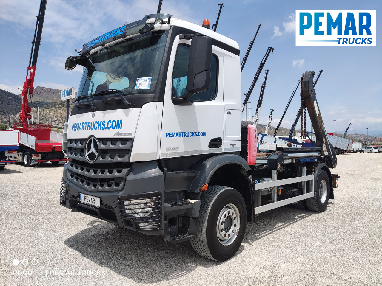 MERCEDES-BENZ AROCS 1845 PORTACONTENEDOR CADENAS - Camion container de gunoi: Foto 2 MERCEDES-BENZ AROCS 1845 PORTACONTENEDOR CADENAS - Camion container de gunoi: Foto 2