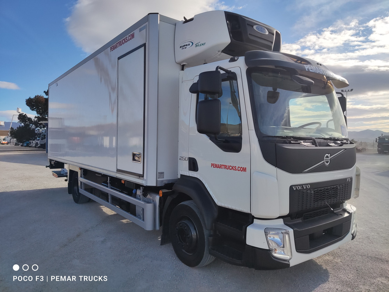 VOLVO FL 250 FRIGORIFICO 12T EURO 6 - Camion frigider: Foto 3 VOLVO FL 250 FRIGORIFICO 12T EURO 6 - Camion frigider: Foto 3