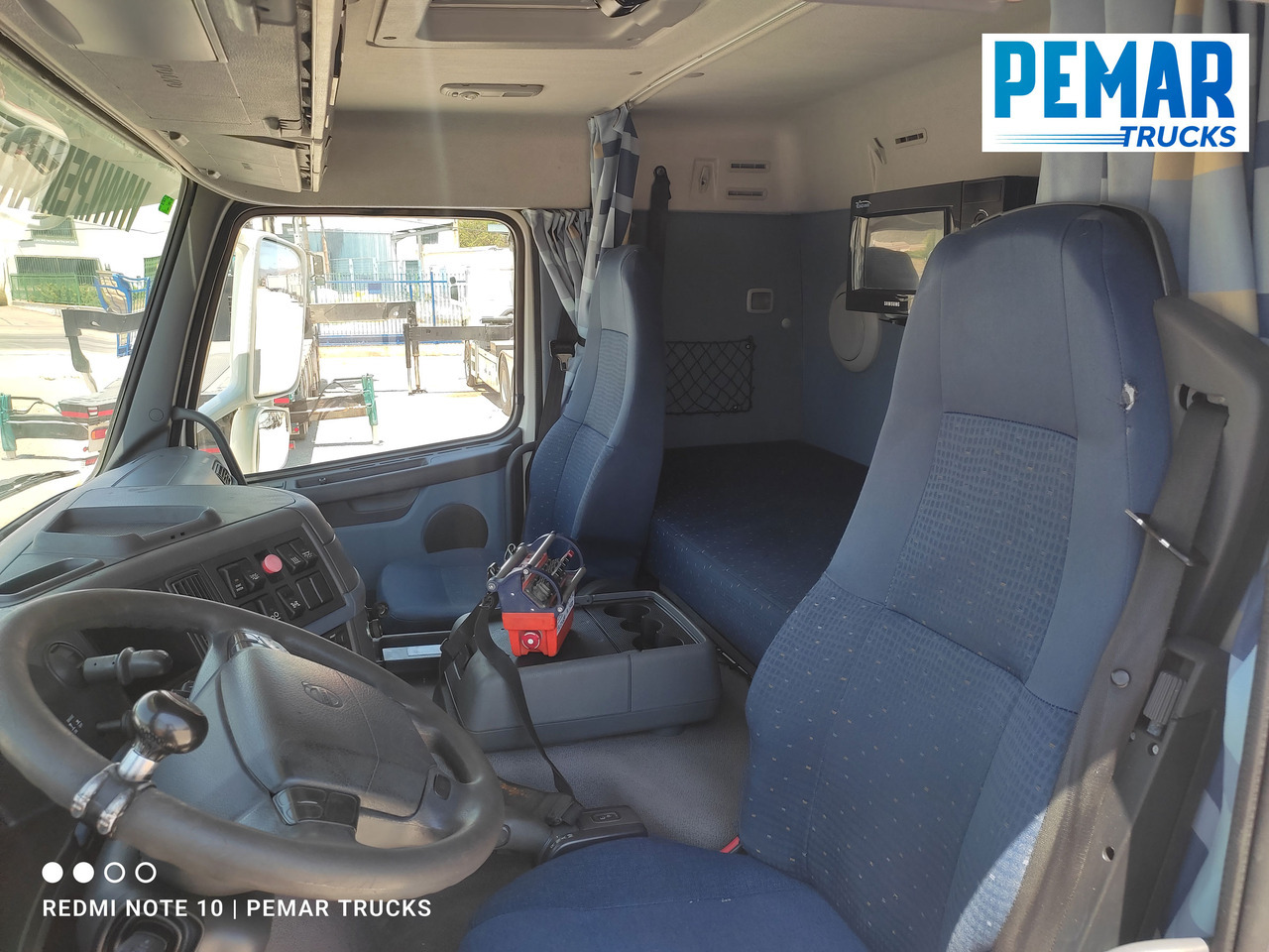 Camion basculantă, Camion cu macara VOLVO FM 440 6X4 GRUA BASCULANTE: Foto 40