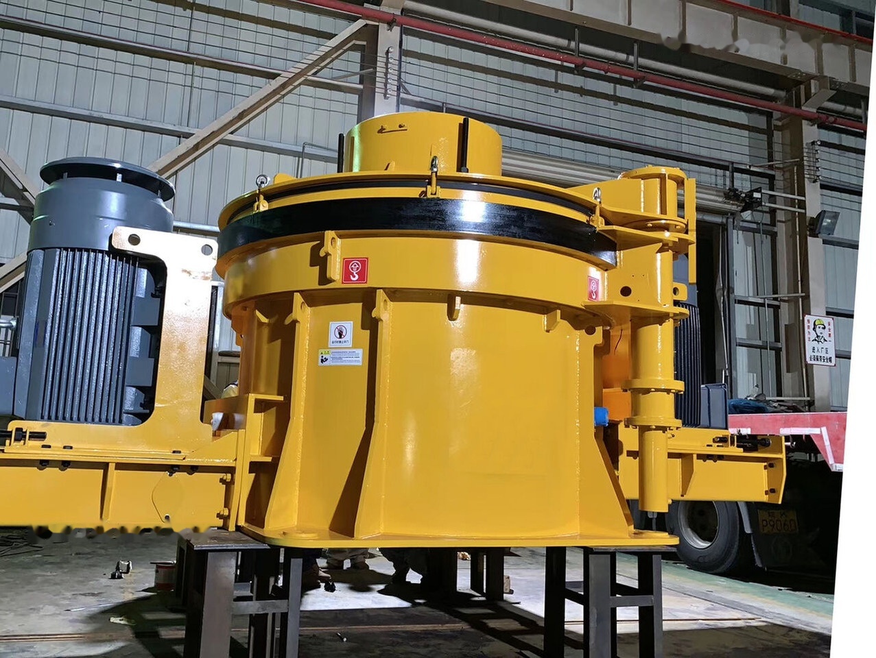 Kinglink Trio Type TV Series TV95 Vertical Shaft Impactor (VSI) - Concasor mobil: Foto 3 Kinglink Trio Type TV Series TV95 Vertical Shaft Impactor (VSI) - Concasor mobil: Foto 3