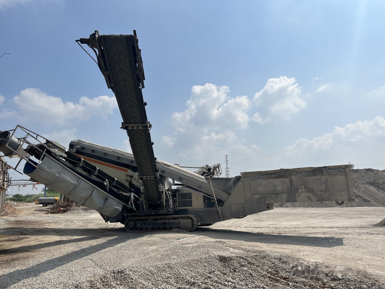 Metso LOKOTRACK ST4.8 SCALPER STONE VIBRATING SCREEN - Concasor: Foto 2 Metso LOKOTRACK ST4.8 SCALPER STONE VIBRATING SCREEN - Concasor: Foto 2