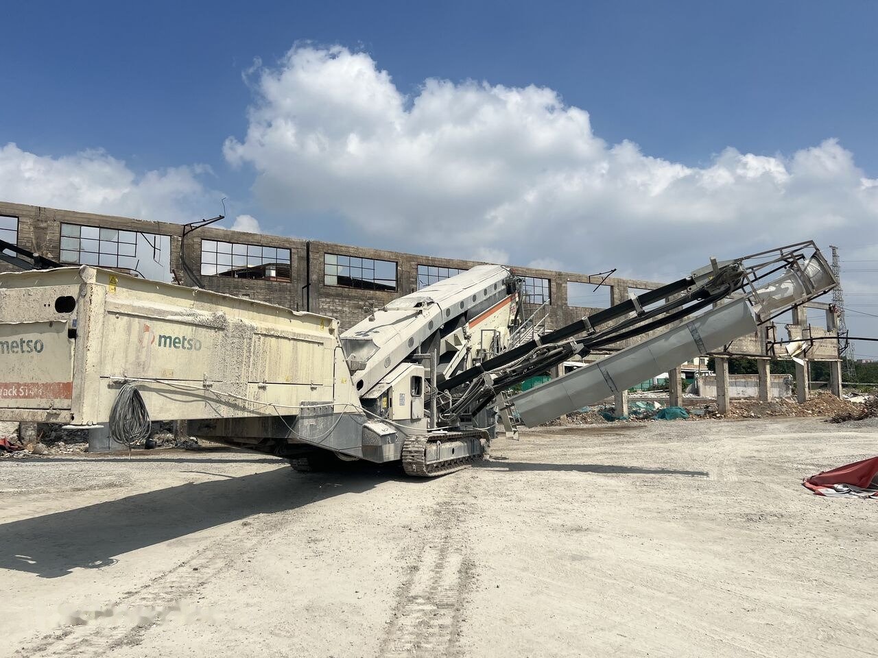 Metso LOKOTRACK ST4.8 SCALPER STONE VIBRATING SCREEN - Concasor: Foto 1 Metso LOKOTRACK ST4.8 SCALPER STONE VIBRATING SCREEN - Concasor: Foto 1