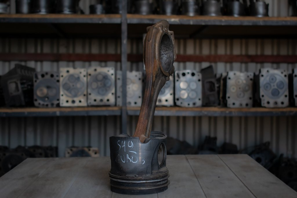 MERCEDES-BENZ ACTROS 8 CYLINDER WITH ENGINE CODE OM542 - EURO V - Bielă pentru Camion: Foto 1 MERCEDES-BENZ ACTROS 8 CYLINDER WITH ENGINE CODE OM542 - EURO V - Bielă pentru Camion: Foto 1